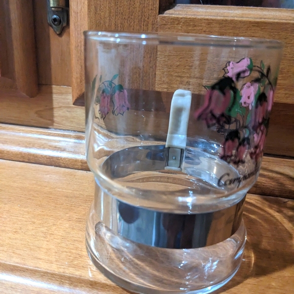 Vintage MCM floral glass tea cup with plastic handles - Picture 4 of 6